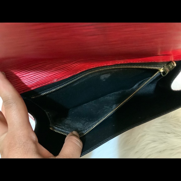 Authentic Louis Vuitton Carnime Red Epi Art Clutch - Picture 8 of 15